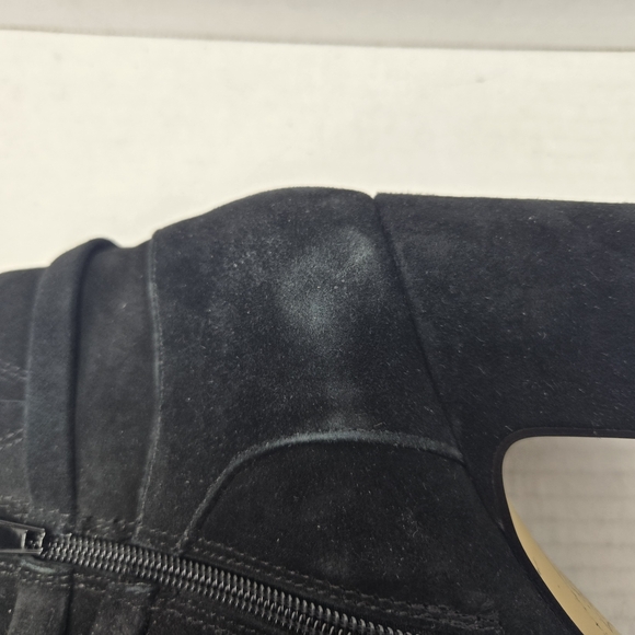 Bella Vita Arlette Black Suede Chelsea Ankle Booties Block Heel Boots Size 8.5 - Picture 12 of 15